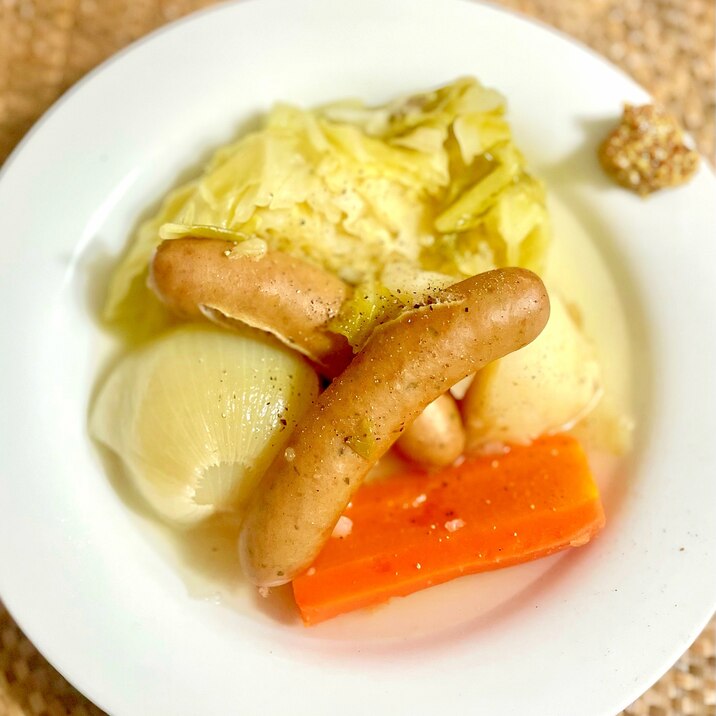 寒い日に食べたい、ソーセージと野菜のポトフ